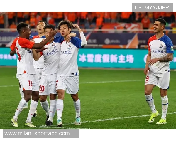 申花强势开局马纳法助攻路易斯破门球队2-0领先首尔