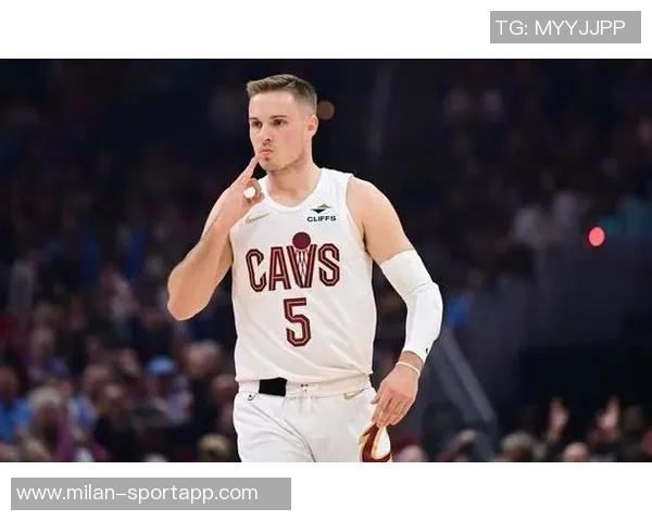 梅里尔首节替补表现抢眼三分球三投全中贡献9分