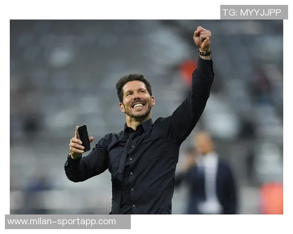 马德里竞技主帅西蒙尼获2025年金足奖传奇荣誉称号