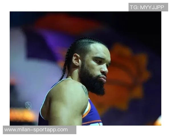 布克单骑难救主全场最高32分难阻对手逆袭第三节独得19分表现耀眼